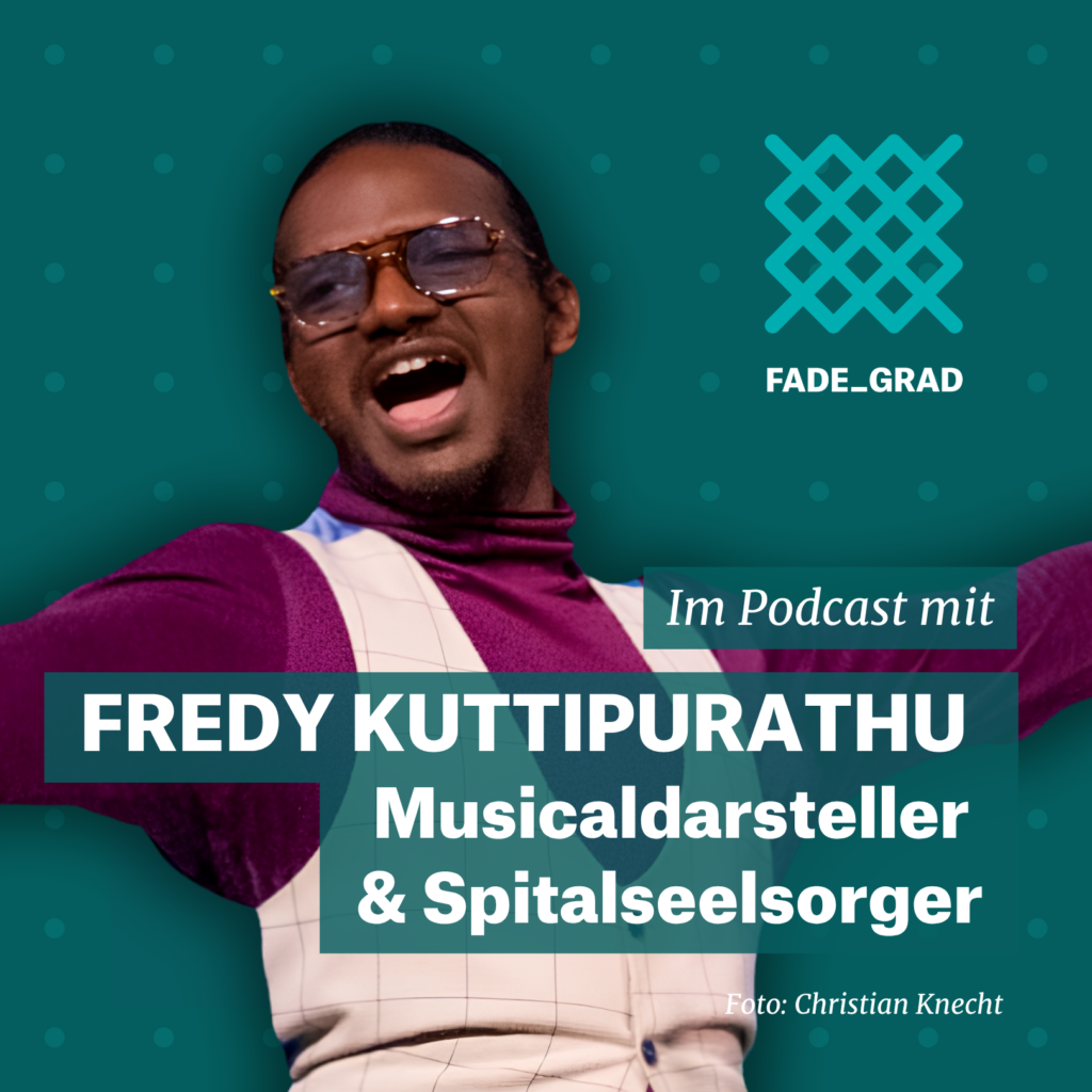 Er studierte Theologie und wollte Priester werden, doch dann wurde er Musicaldarsteller. Aktuell ist er auf Tournee mit dem Musical «Romeo und Julia» und spielt dort ausgerechnet einen Pfarrer. Wie es dazu kam, erzählt Fredy Kuttipurathu im Fadegrad-Podcast im Gespräch mit Ines Schaberger.
